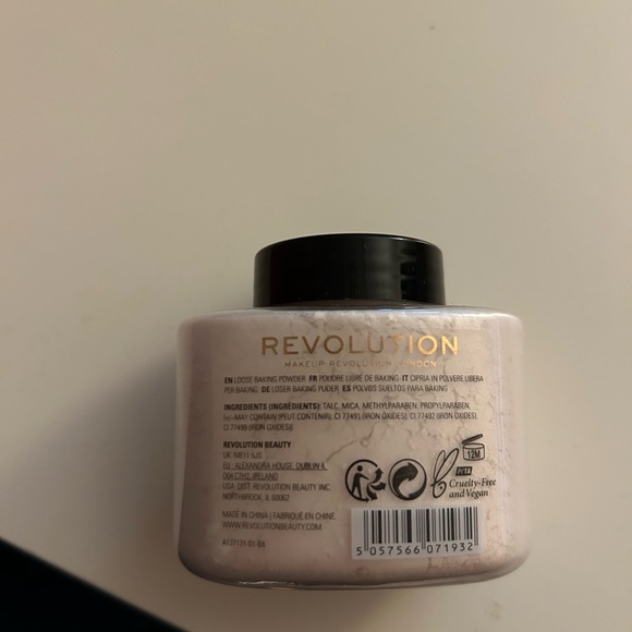 Revolution translucent baking powder makeup 32 g NWOT - Picture 4 of 4